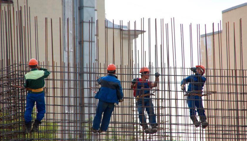 steel workers, concrete, formwork-1029665.jpg